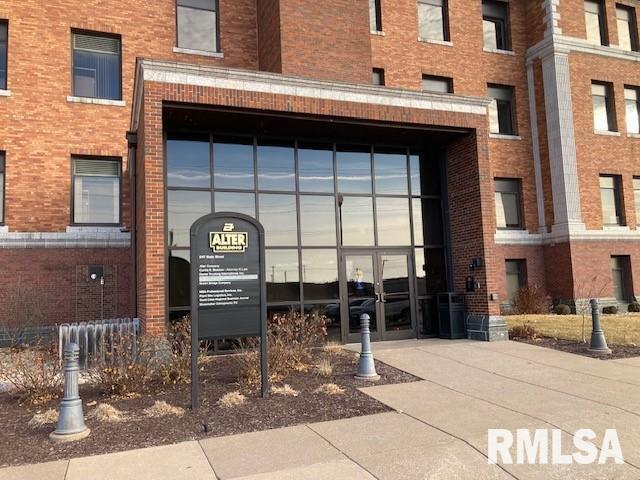 2117 STATE Street, Bettendorf, IA 52722