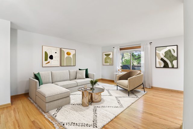 210 Lakeside Drive, Vernon Hills, IL 60061