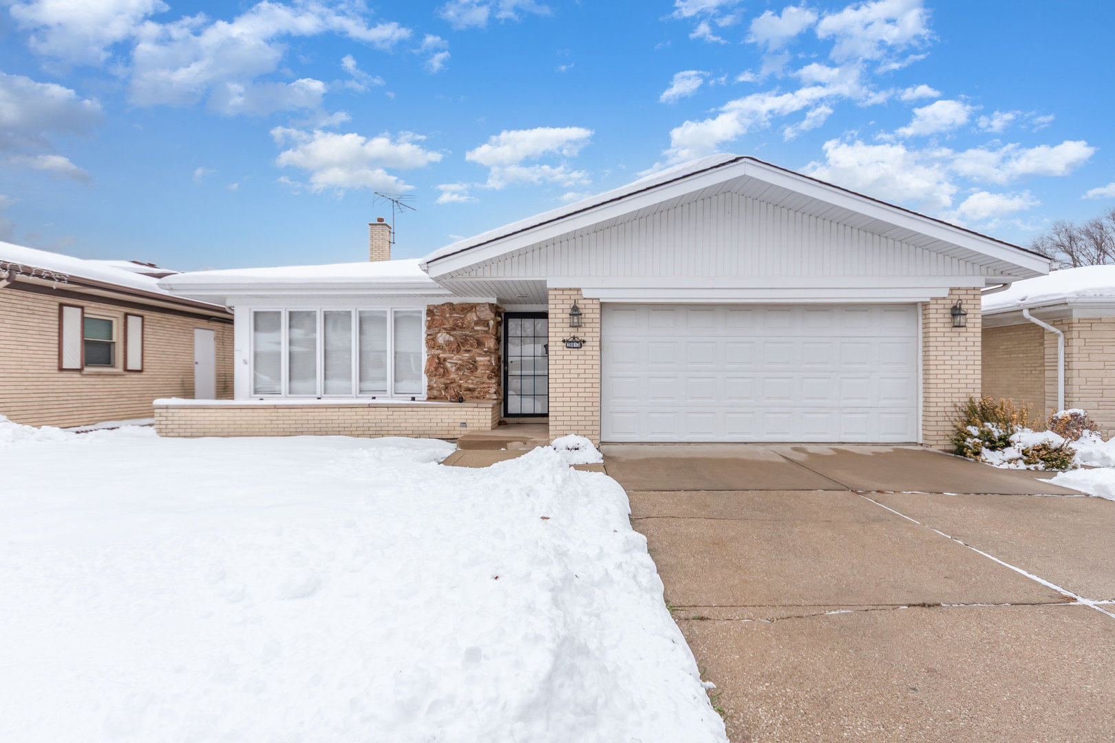 2913 Kensington Avenue, Westchester, IL 60154