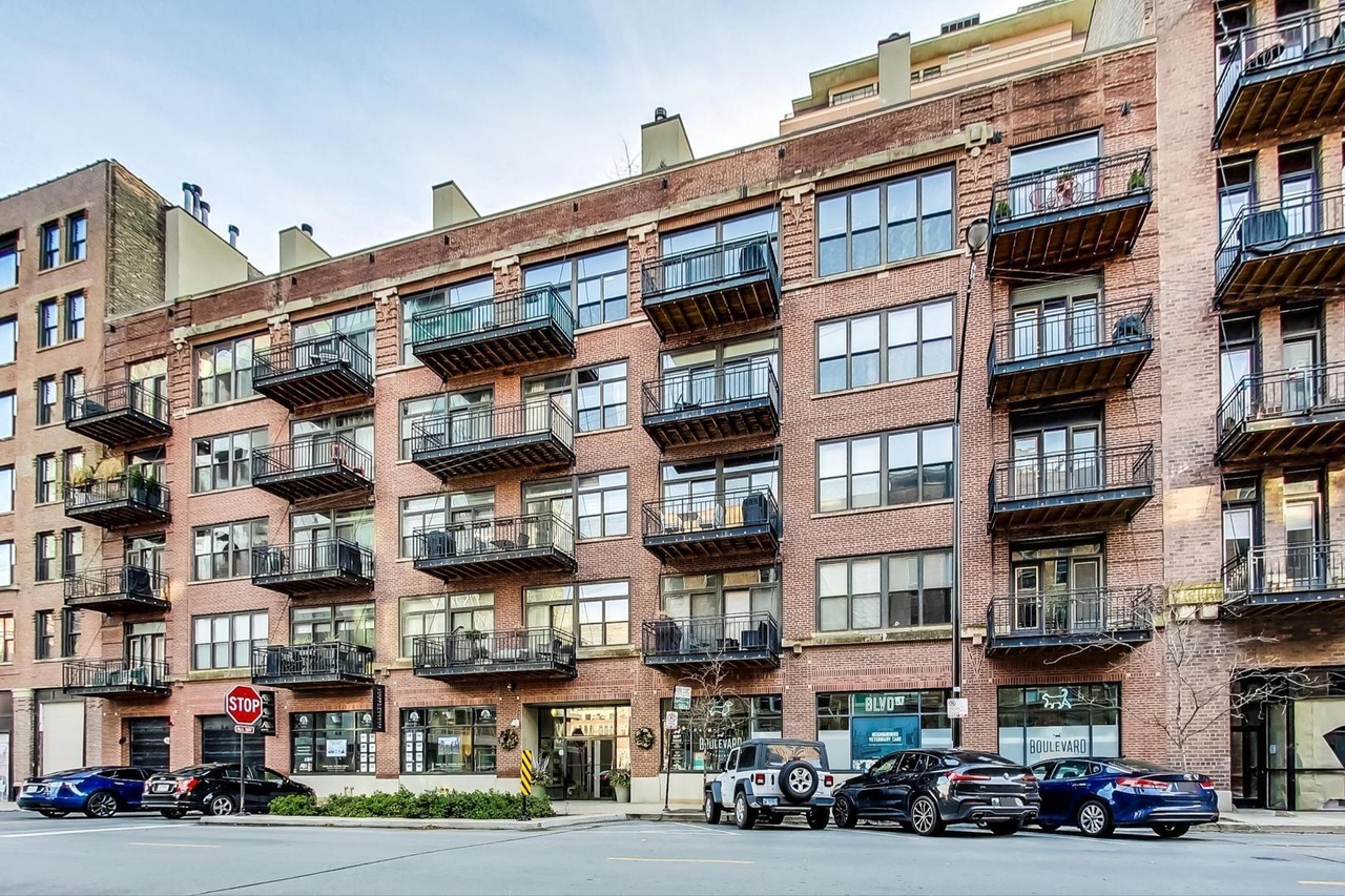 375 Erie Street, Chicago, IL 60654