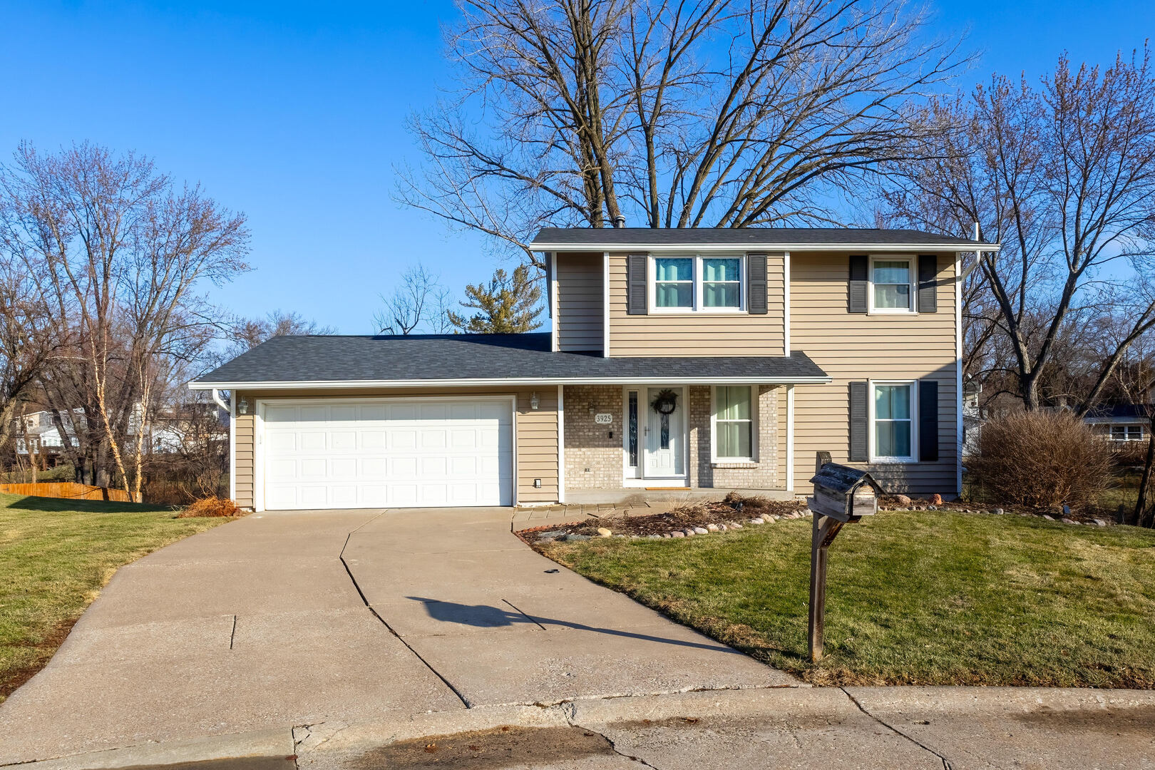 3925 TANGLEFOOT Court, Bettendorf, IA 52722